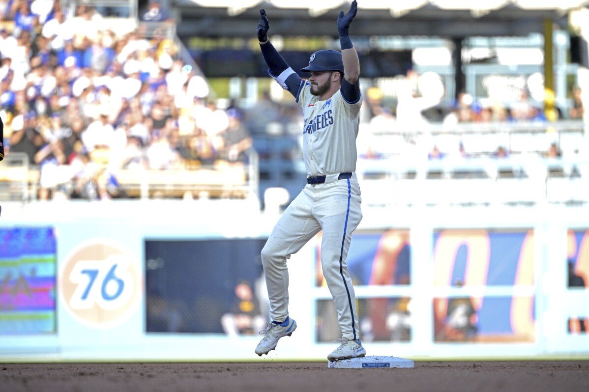 Gavin Lux knocks in 3 as Dodgers get past Paul Skenes and Pirates, 4-1