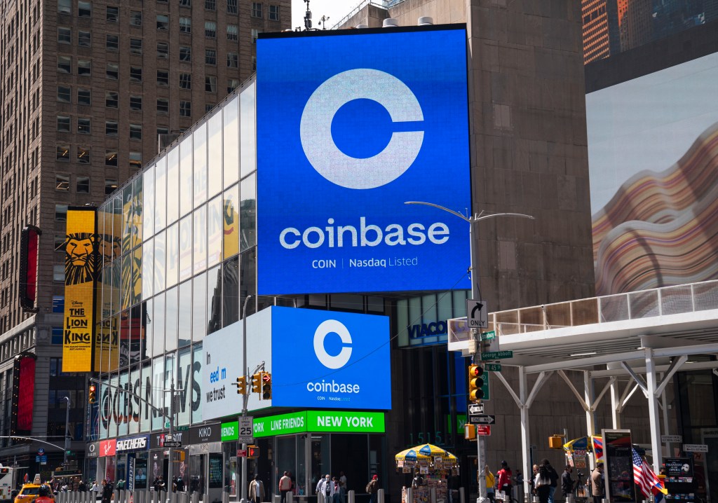 Coinbase는 Q4 예상을 넘어서 후에 2024 핵심 우선순위로서 stablecoins와 Base를 언급